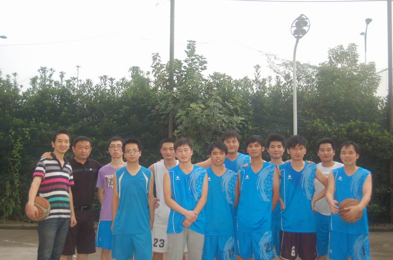 
                            用汗水書寫球場激情，用拼搏捍衛(wèi)友旺榮譽——記友旺VS納晶科技的籃球友誼賽